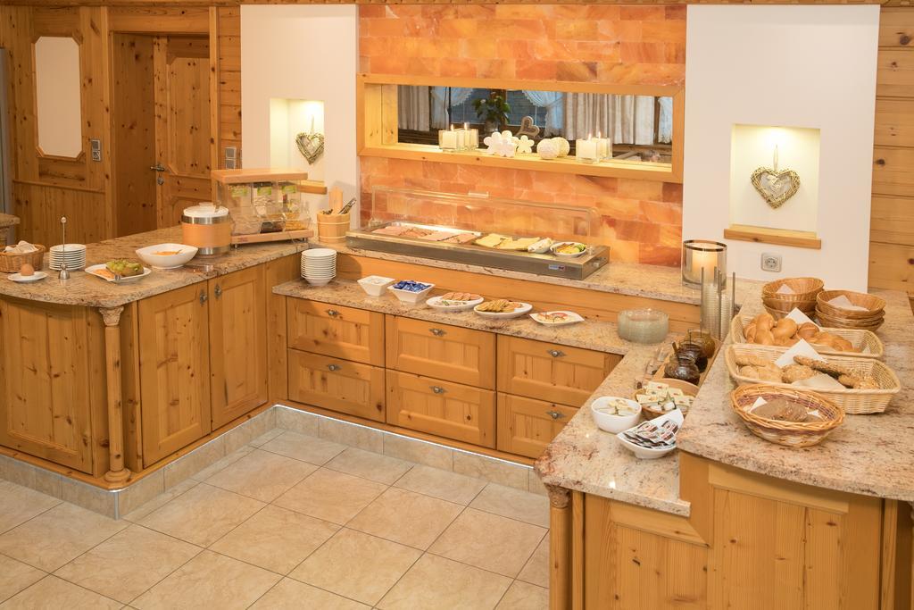 Hotel Garni Landhaus Platzer Цел ам Цилер Екстериор снимка