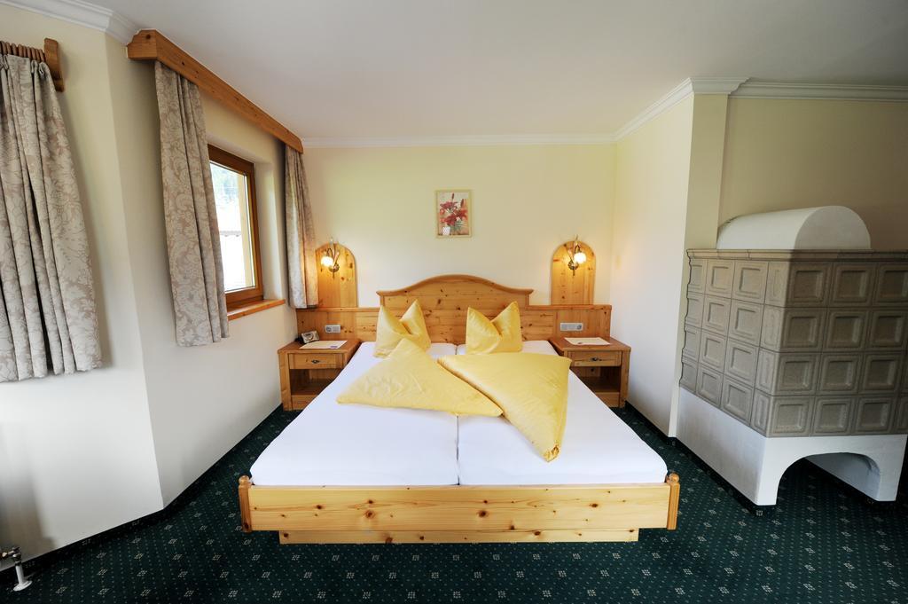 Hotel Garni Landhaus Platzer Цел ам Цилер Екстериор снимка