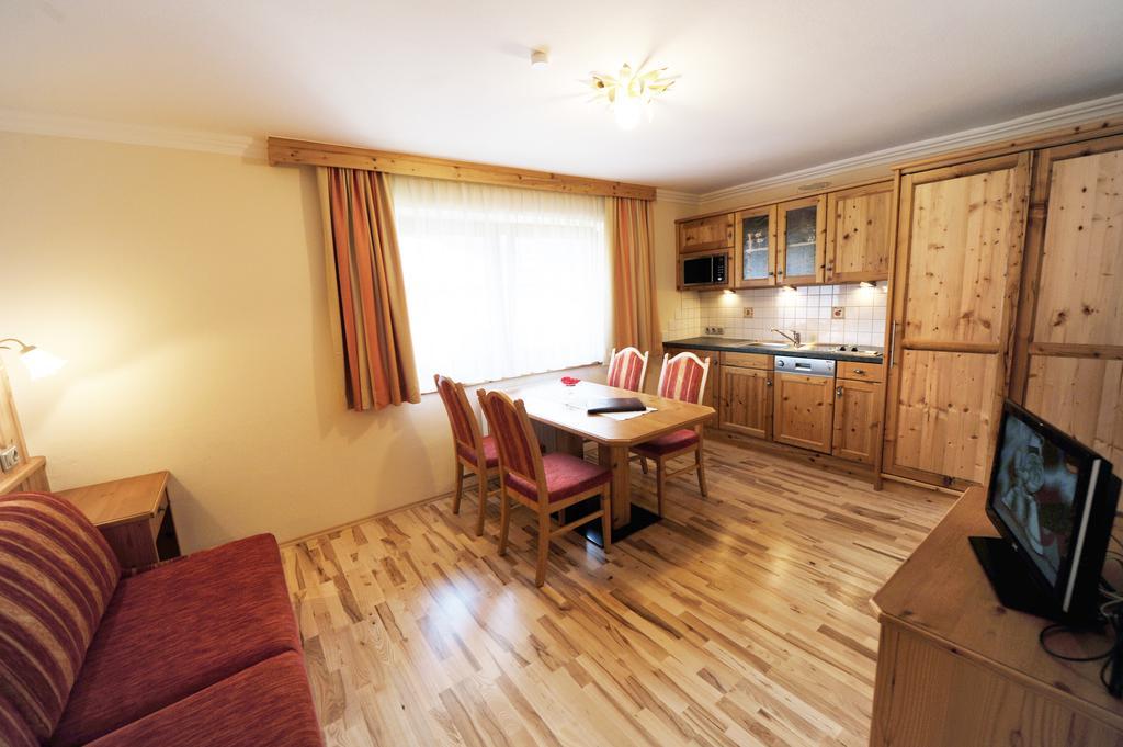 Hotel Garni Landhaus Platzer Цел ам Цилер Екстериор снимка