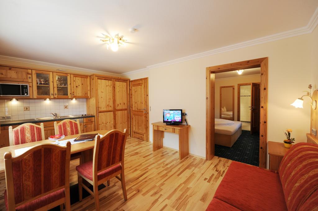 Hotel Garni Landhaus Platzer Цел ам Цилер Екстериор снимка