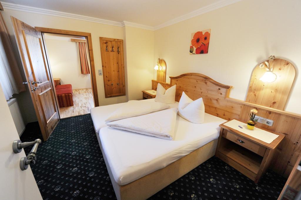 Hotel Garni Landhaus Platzer Цел ам Цилер Екстериор снимка