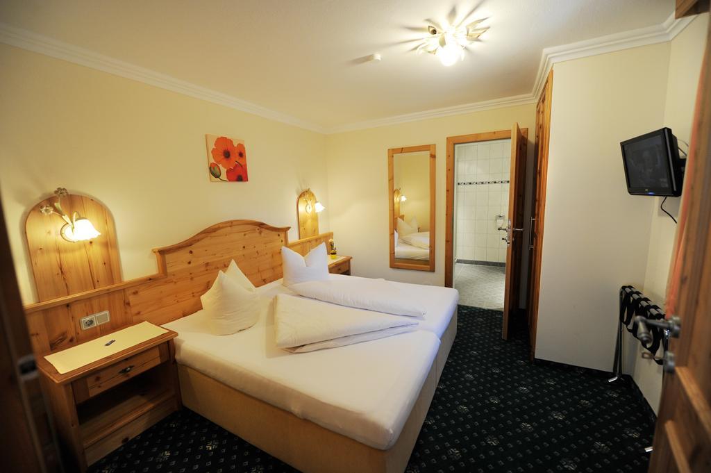 Hotel Garni Landhaus Platzer Цел ам Цилер Екстериор снимка