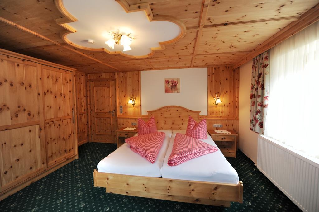 Hotel Garni Landhaus Platzer Цел ам Цилер Екстериор снимка