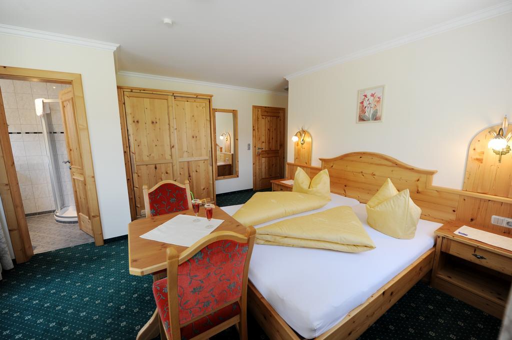 Hotel Garni Landhaus Platzer Цел ам Цилер Екстериор снимка