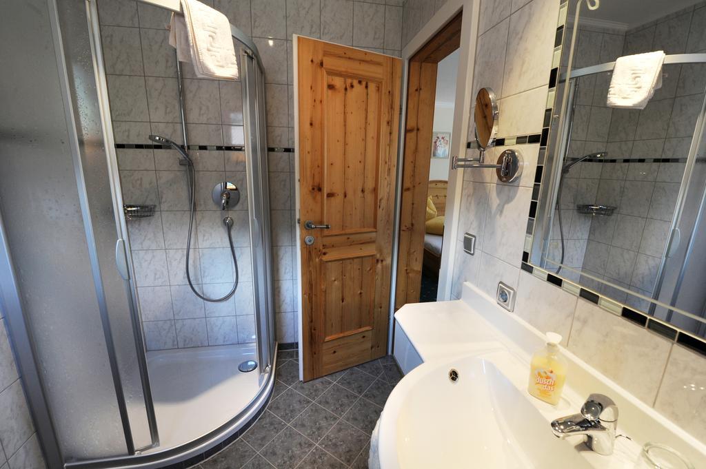 Hotel Garni Landhaus Platzer Цел ам Цилер Екстериор снимка