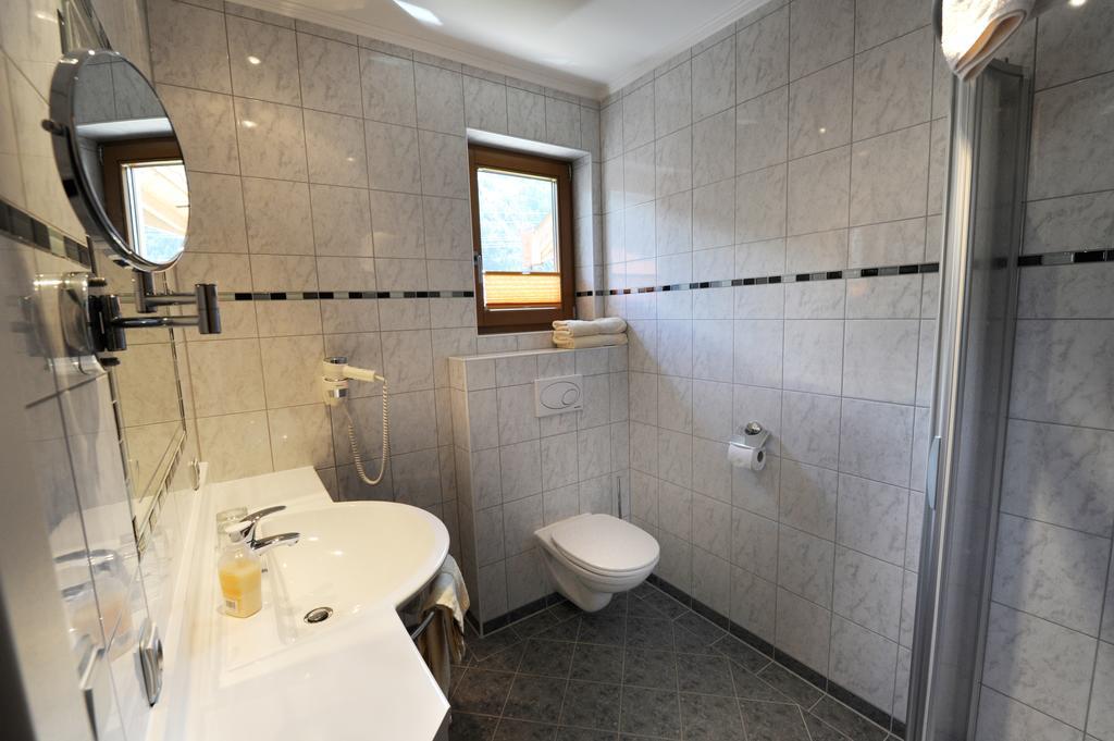 Hotel Garni Landhaus Platzer Цел ам Цилер Екстериор снимка