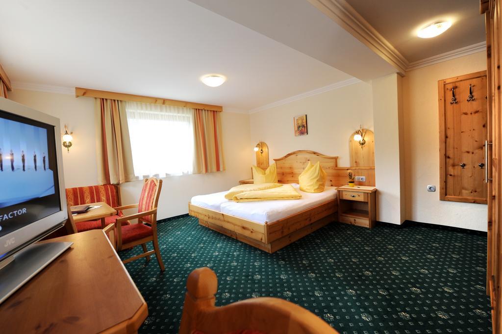 Hotel Garni Landhaus Platzer Цел ам Цилер Екстериор снимка
