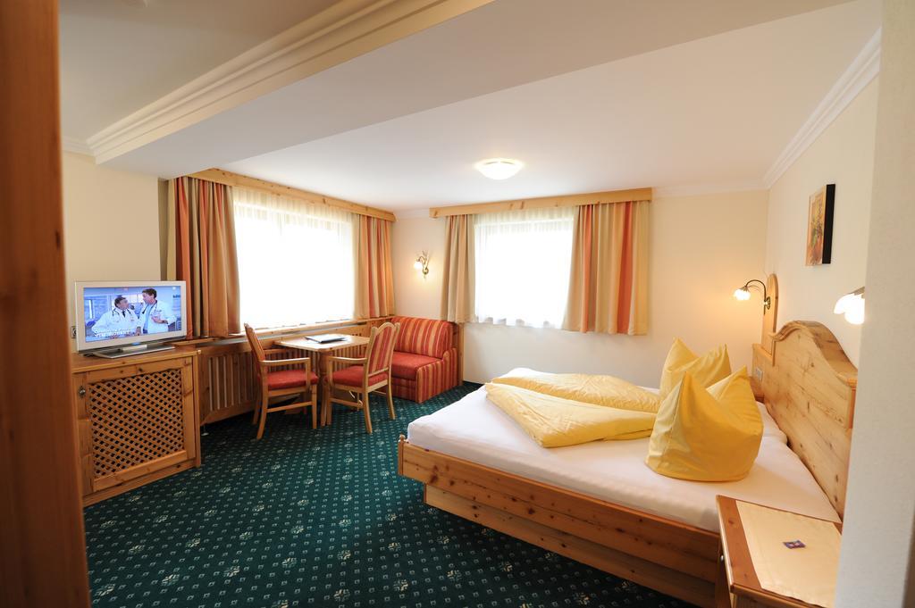 Hotel Garni Landhaus Platzer Цел ам Цилер Екстериор снимка