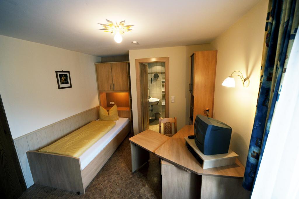 Hotel Garni Landhaus Platzer Цел ам Цилер Екстериор снимка