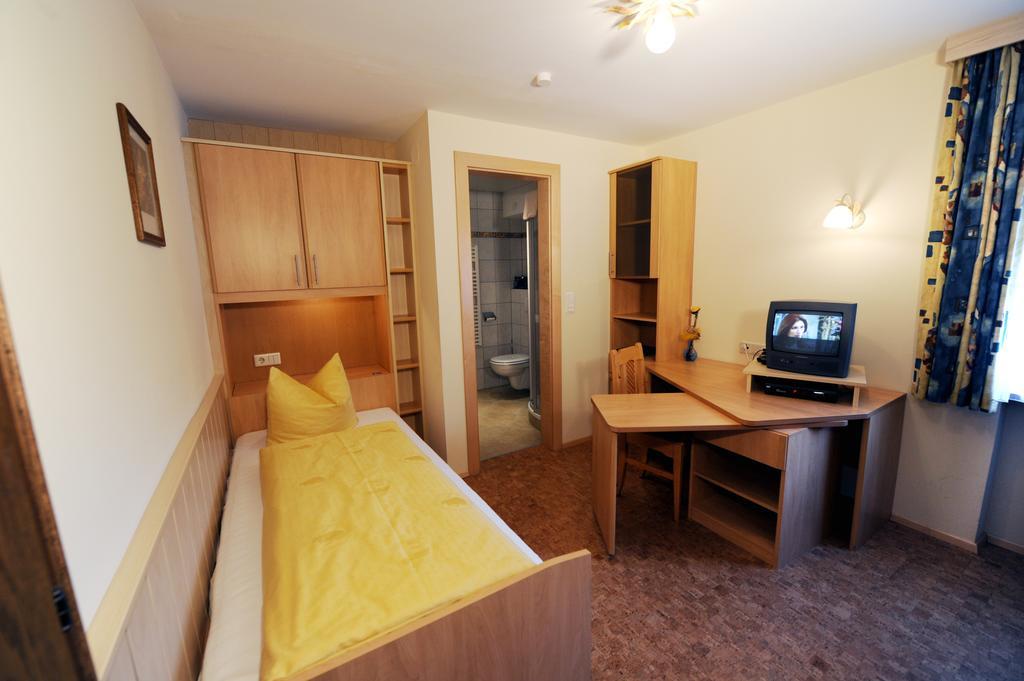 Hotel Garni Landhaus Platzer Цел ам Цилер Екстериор снимка